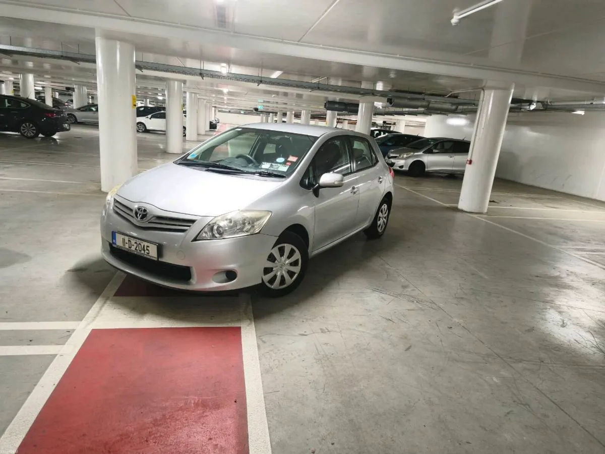 Toyota auris low km - Image 2