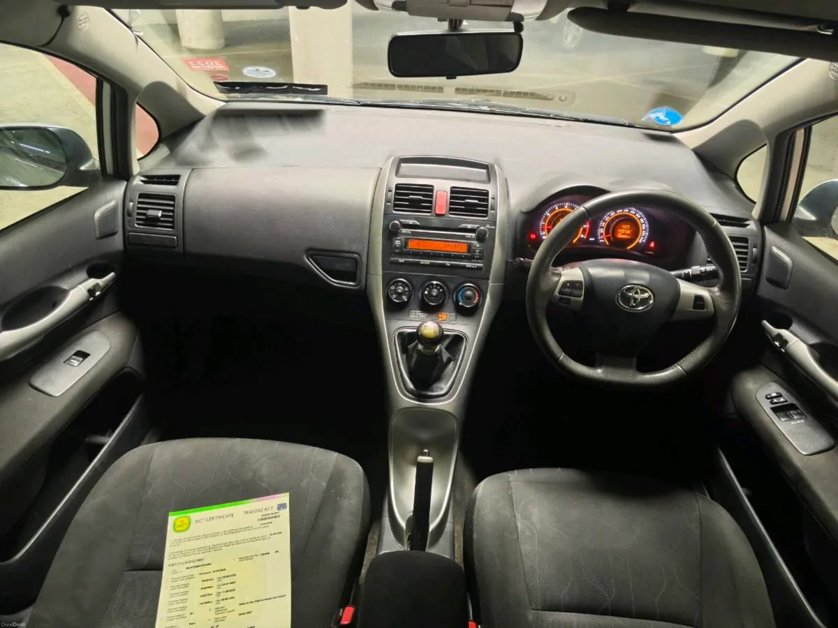Toyota auris low km - Image 4