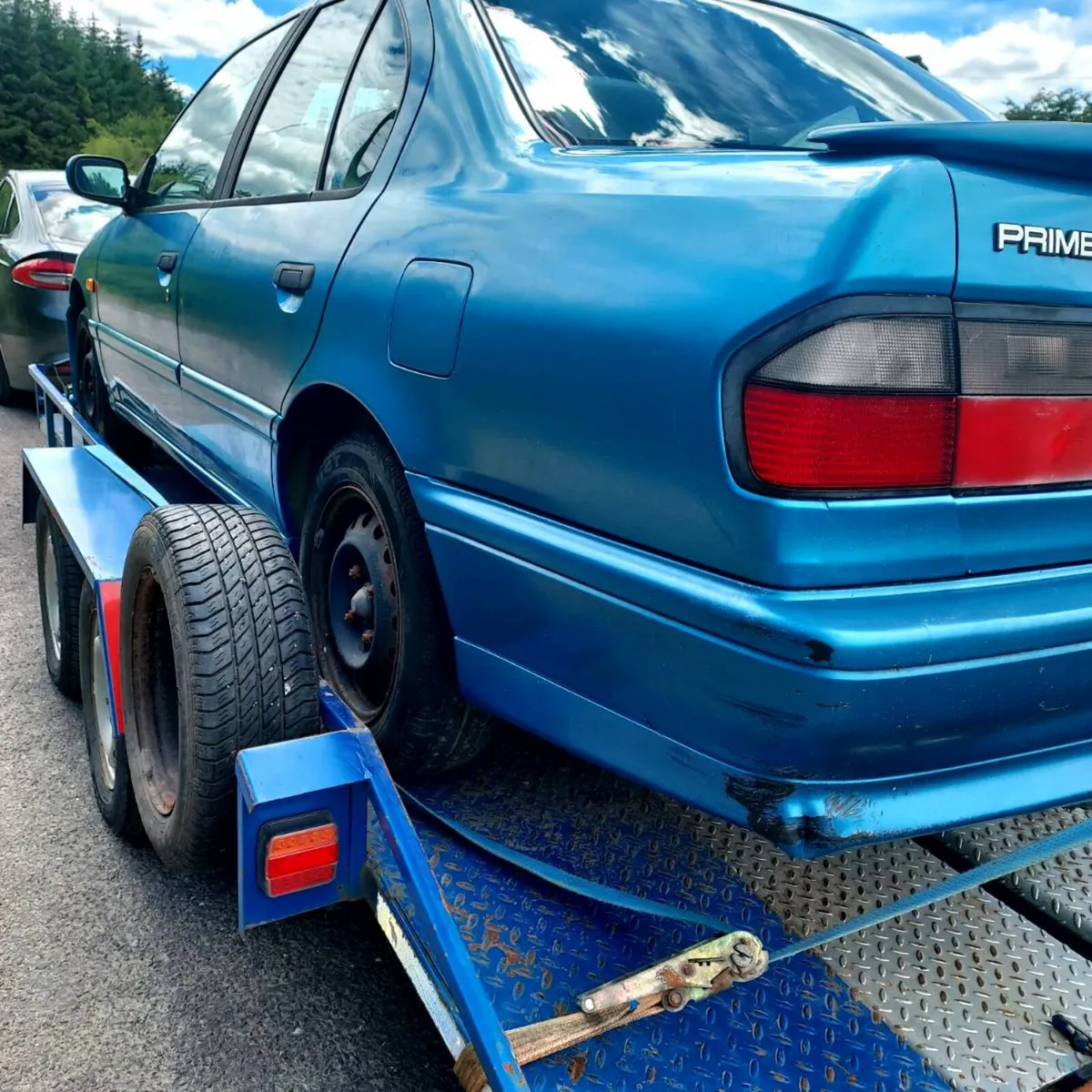 Nissan Primera, Mini, Peugeot 205 - Image 2