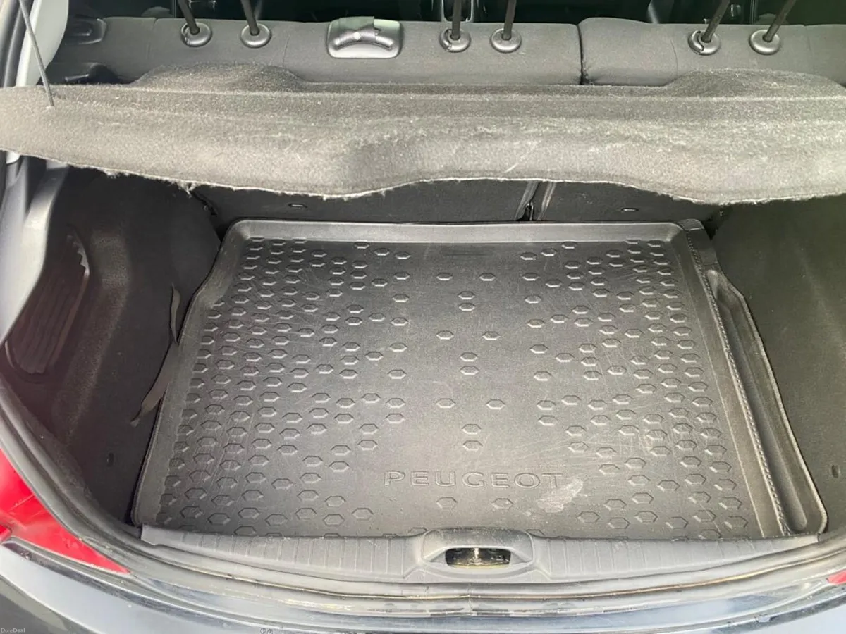 Peugeot 208 - Image 4