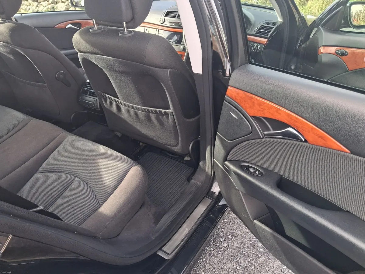 Merc-Benz E-Class 2007 - very low mileage - Image 4