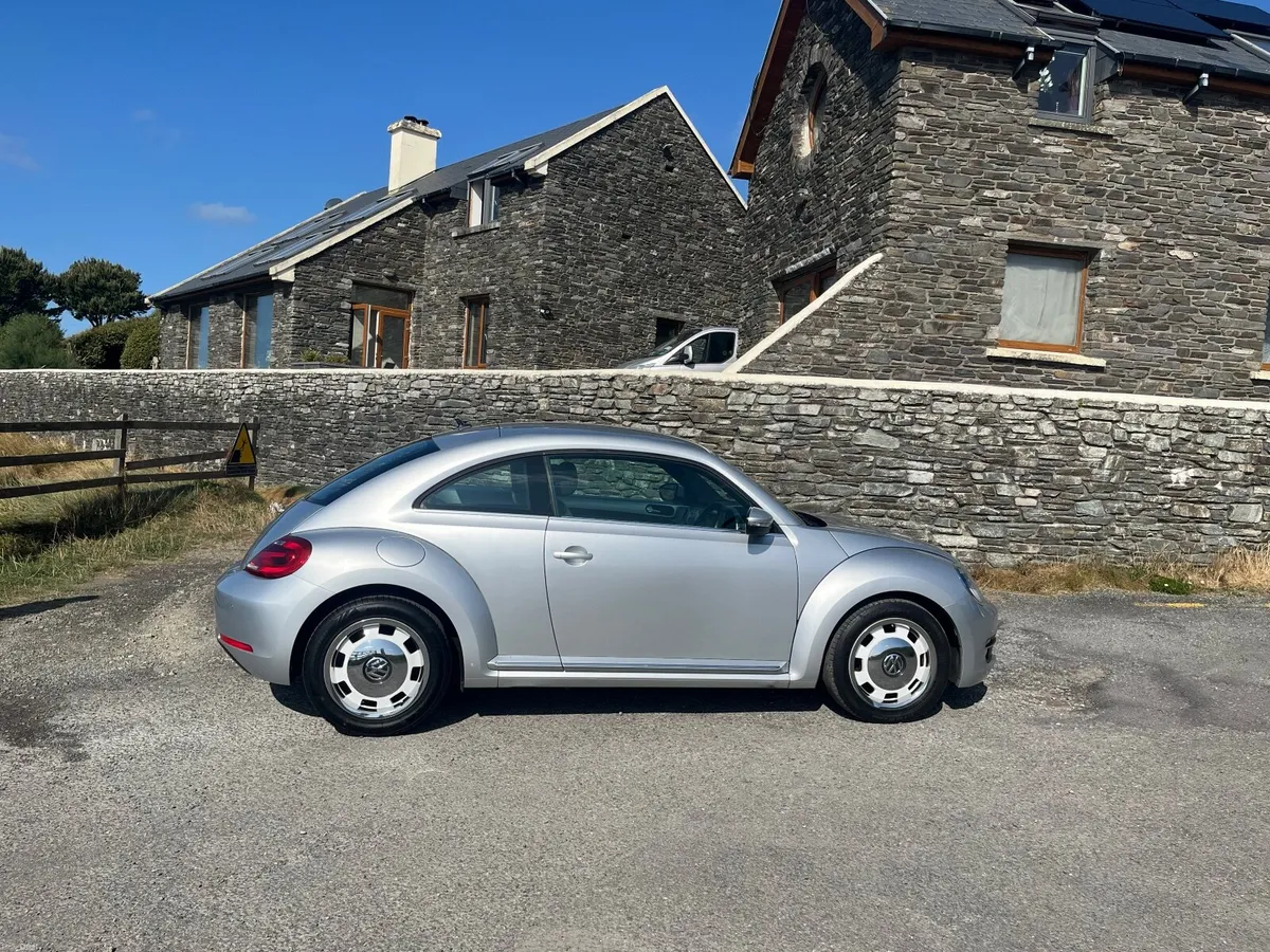 Volkswagen Beetle 2016 - Image 2