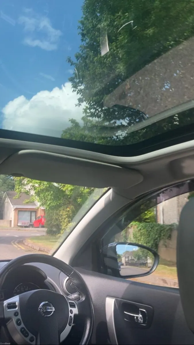 Nissan Qashqai | Tekna | Glass Roof | <100K Miles - Image 5