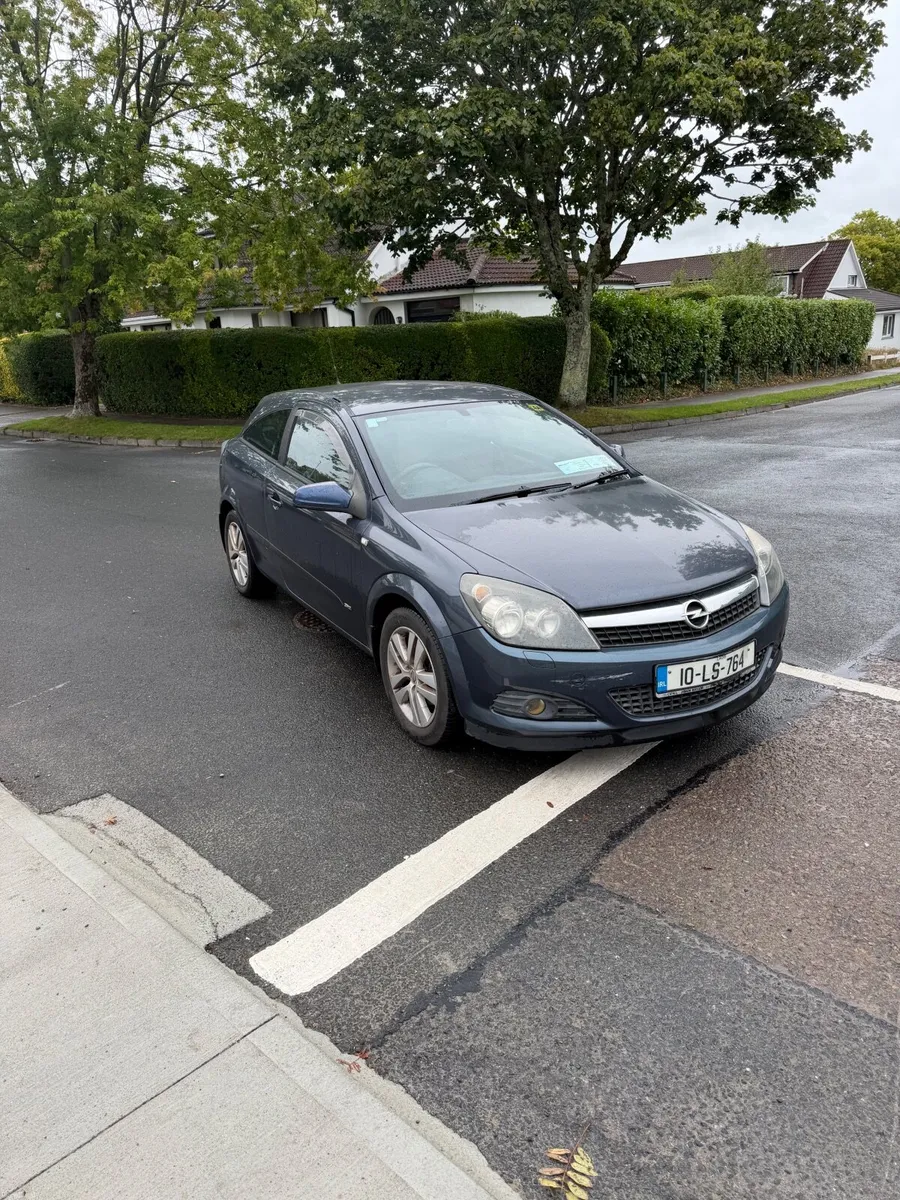 Opel Astra 2010 - Image 2