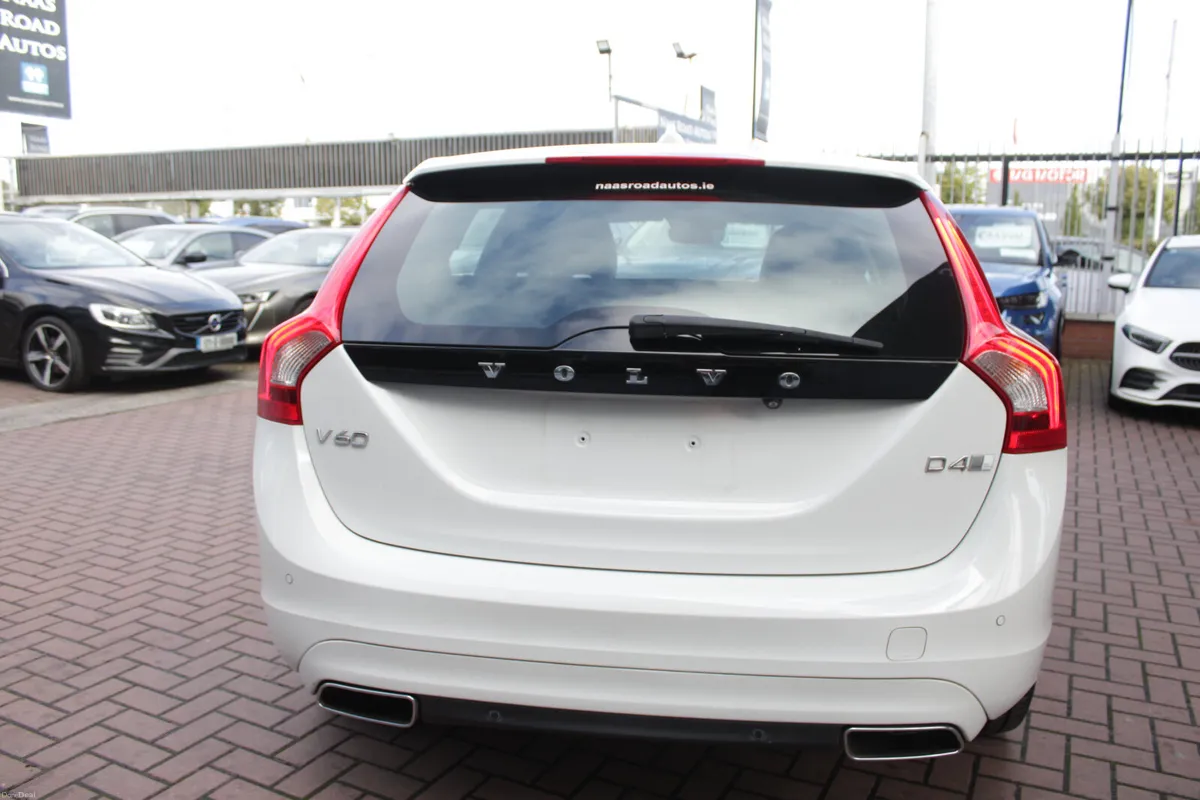 2018 VOLVO V60 - Image 5