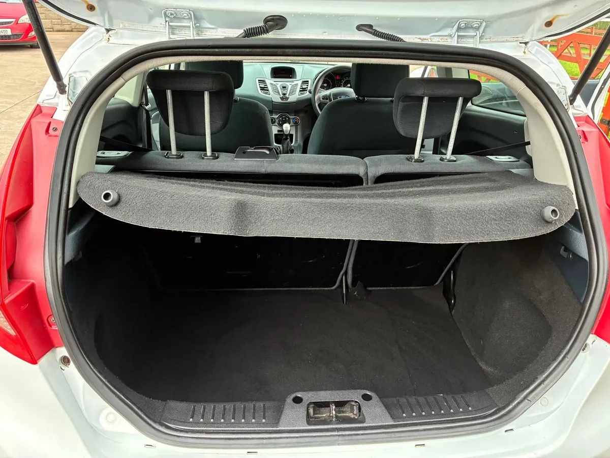 Ford Fiesta 2011 - Image 2