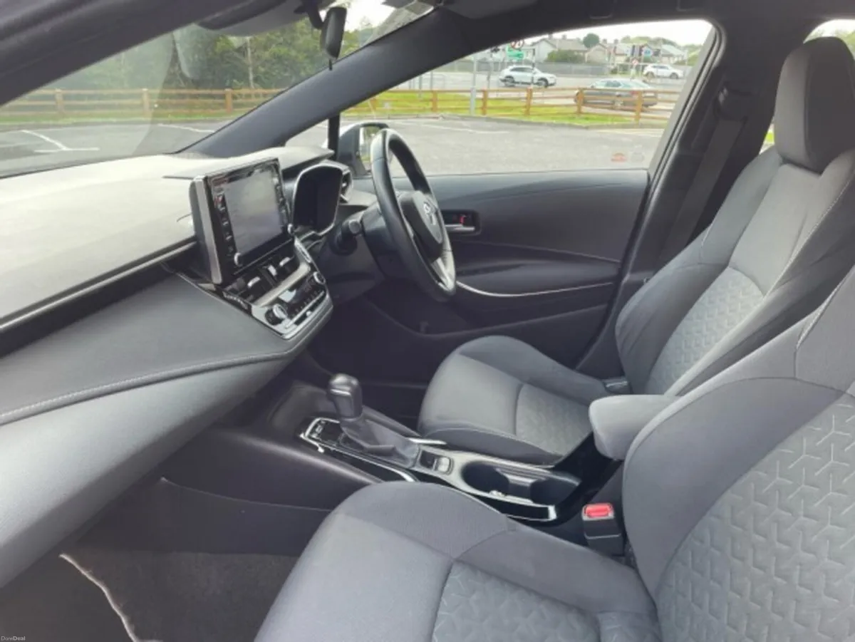 Toyota Corolla Hatch - Luna Edition - 1.8 Hybrid - - Image 6