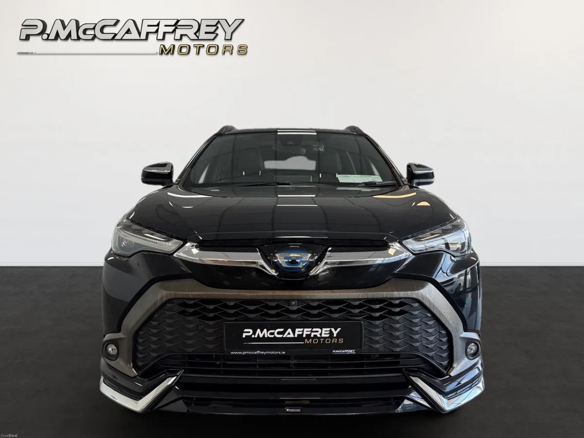 2022 Toyota Corolla Cross Z 1.8 Hybrid, Sunroof - Image 2