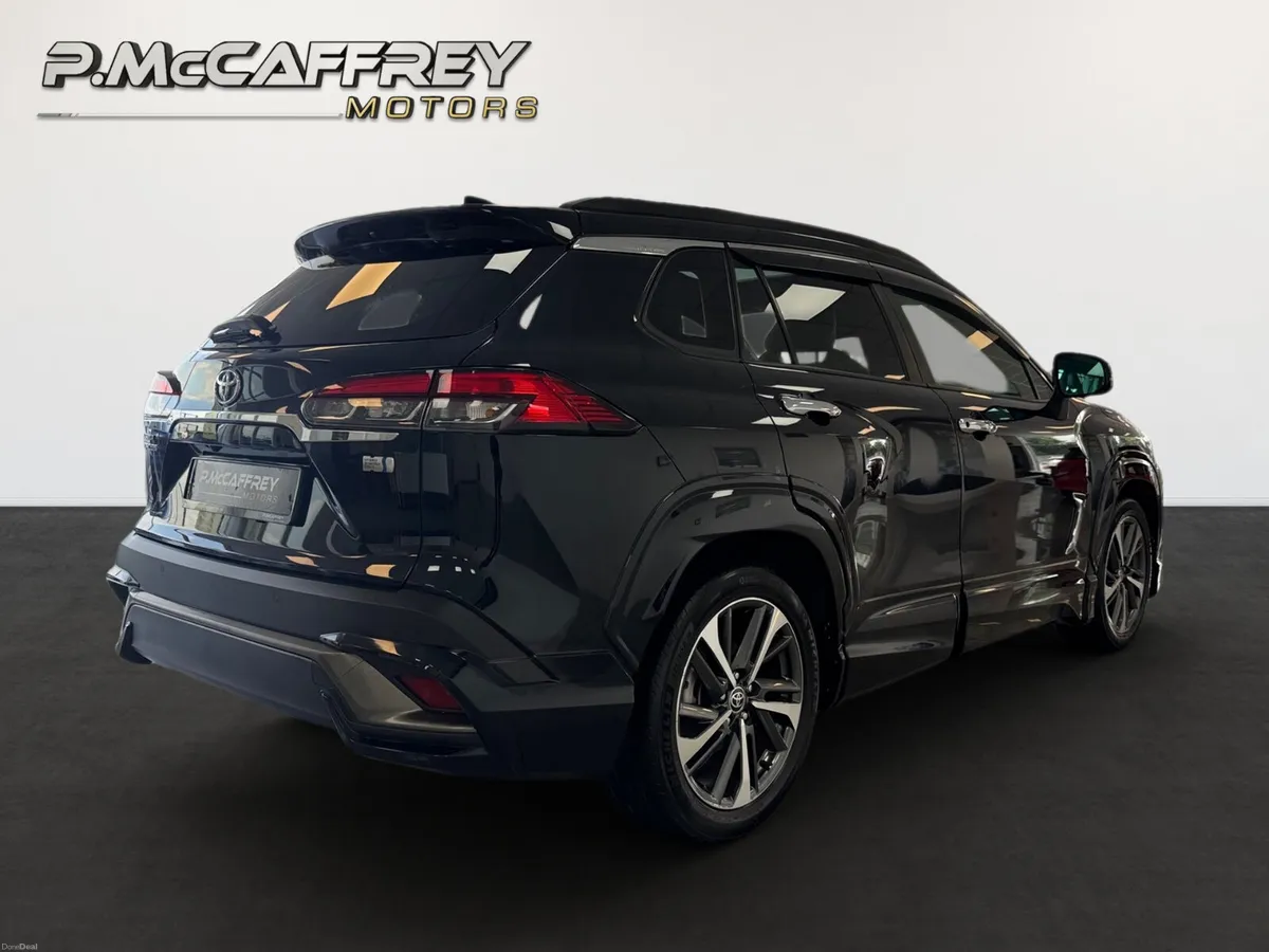 2022 Toyota Corolla Cross Z 1.8 Hybrid, Sunroof - Image 5
