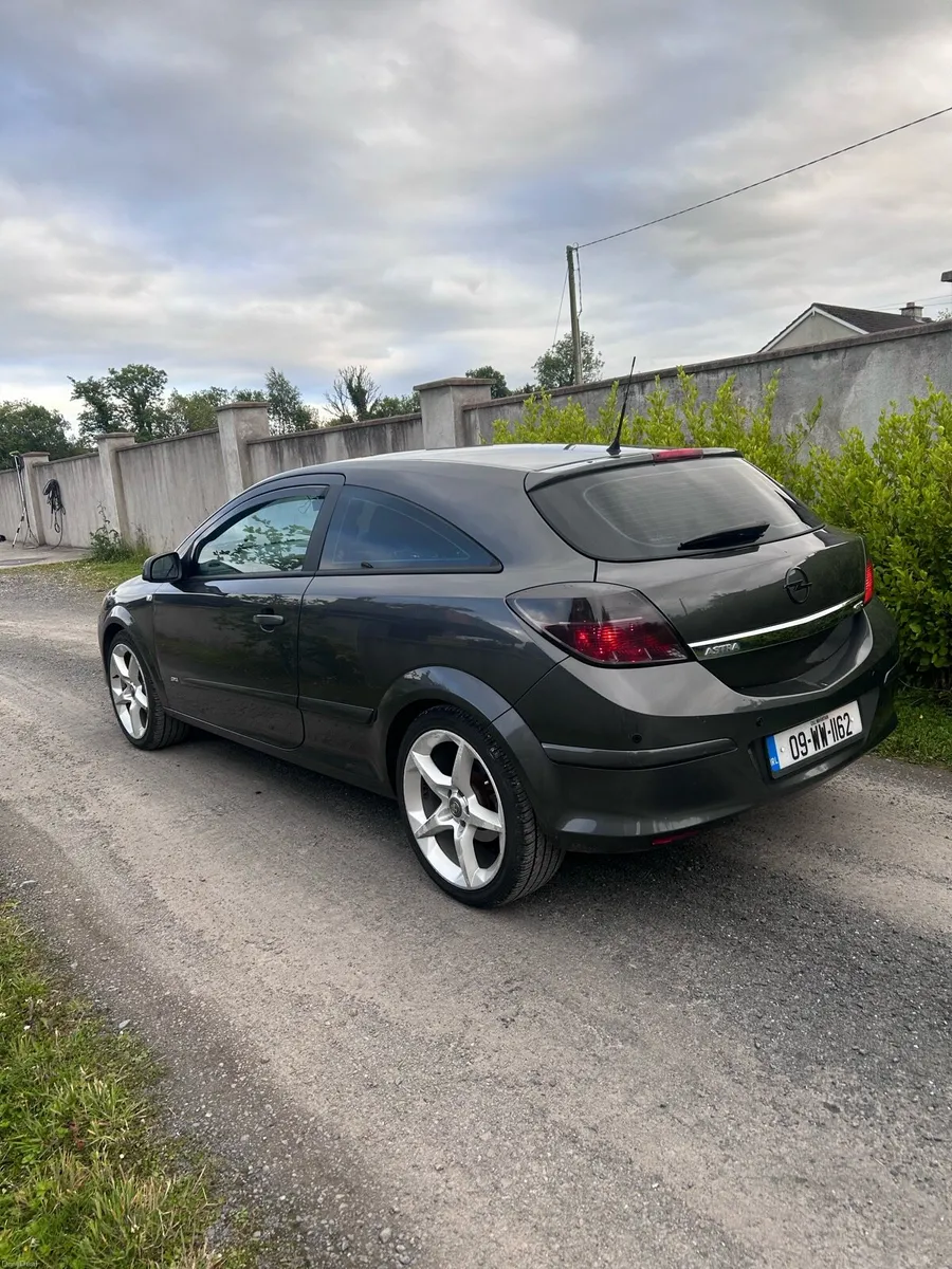 2009 Opel Astra 1.4 petrol nct 04/27 & tax 10/26 - Image 1