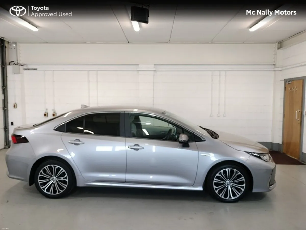 Toyota Corolla HYBRID LUNA SPORT SALOON - Image 3