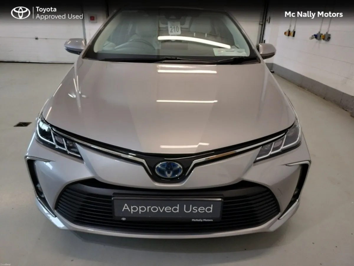Toyota Corolla HYBRID LUNA SPORT SALOON - Image 5
