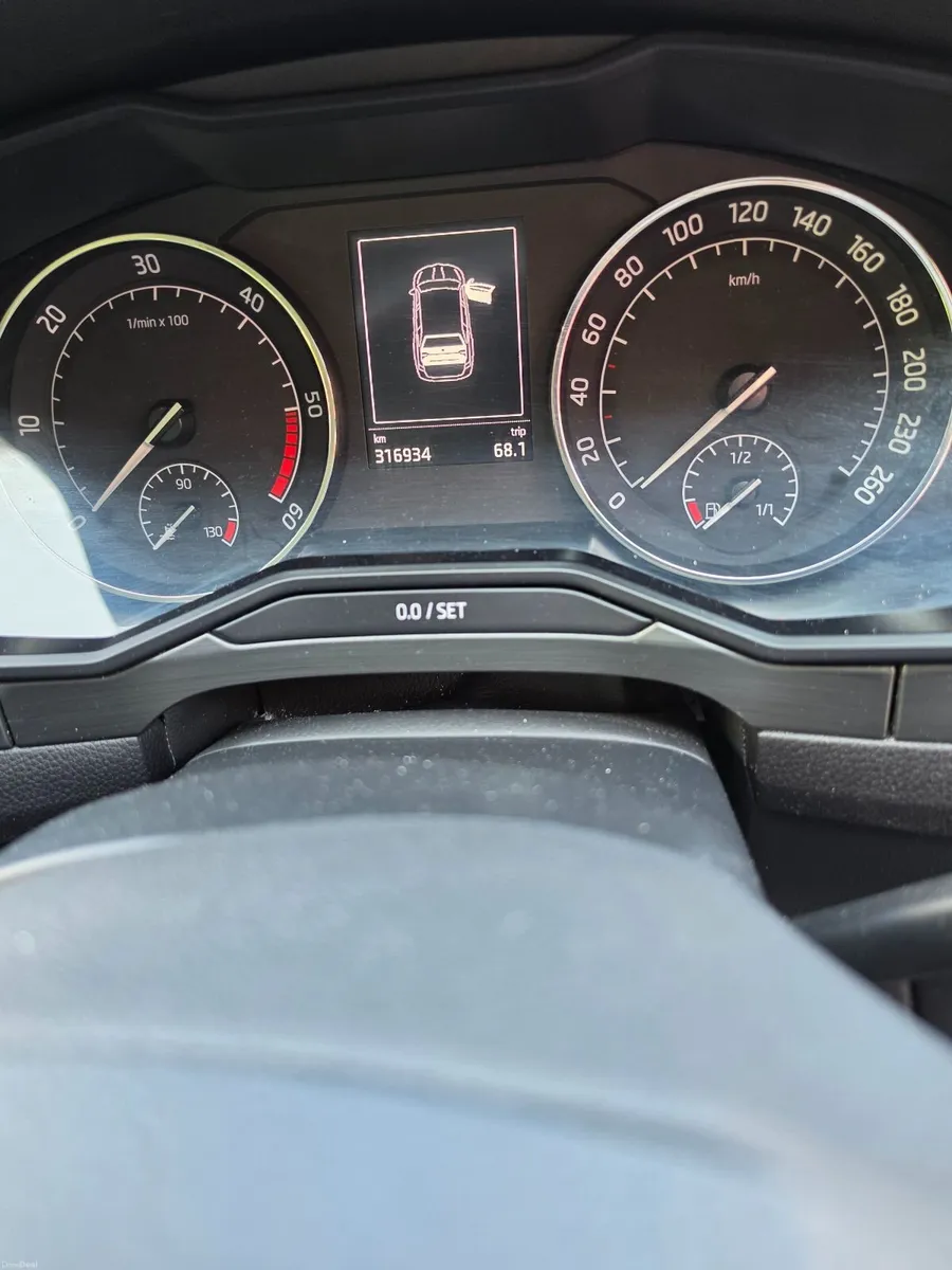 Skoda Superb 2016 - Image 6