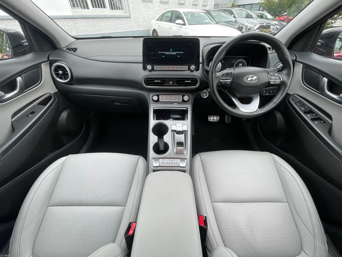 SOH 96.3%  64KWH-TWO TONE-PREMIUM SE- LEATHER- - Image 4