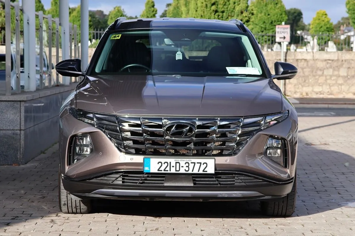 Hyundai Tucson 2WD Executive Plus w 2 Tone Roof - Image 4
