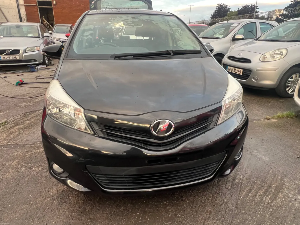 Toyota Vitz 2014 Automatic/immobiliser/ push start - Image 3