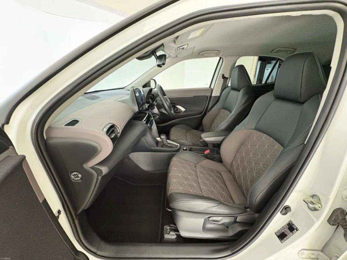 Toyota Yaris Cross Sol Hybrid - Image 6