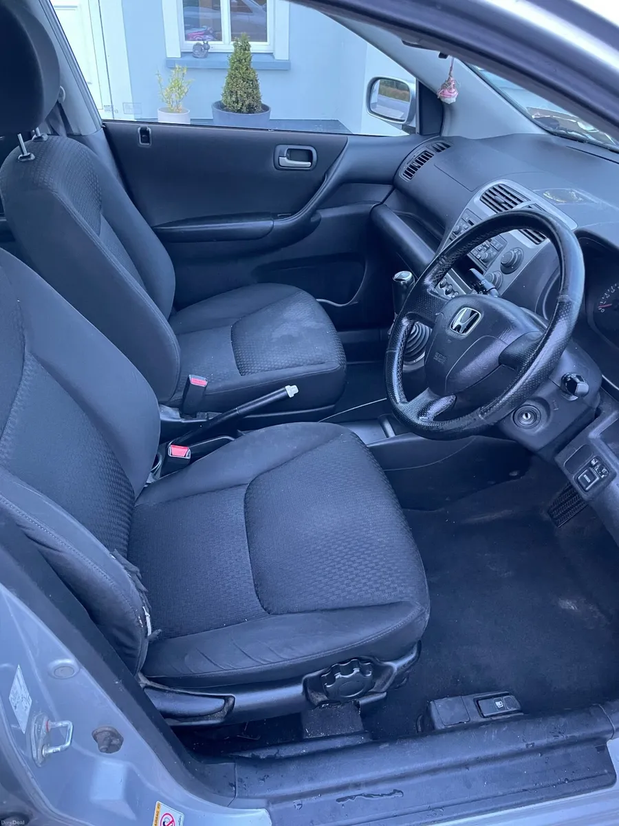 Honda Civic 2004 - Image 2