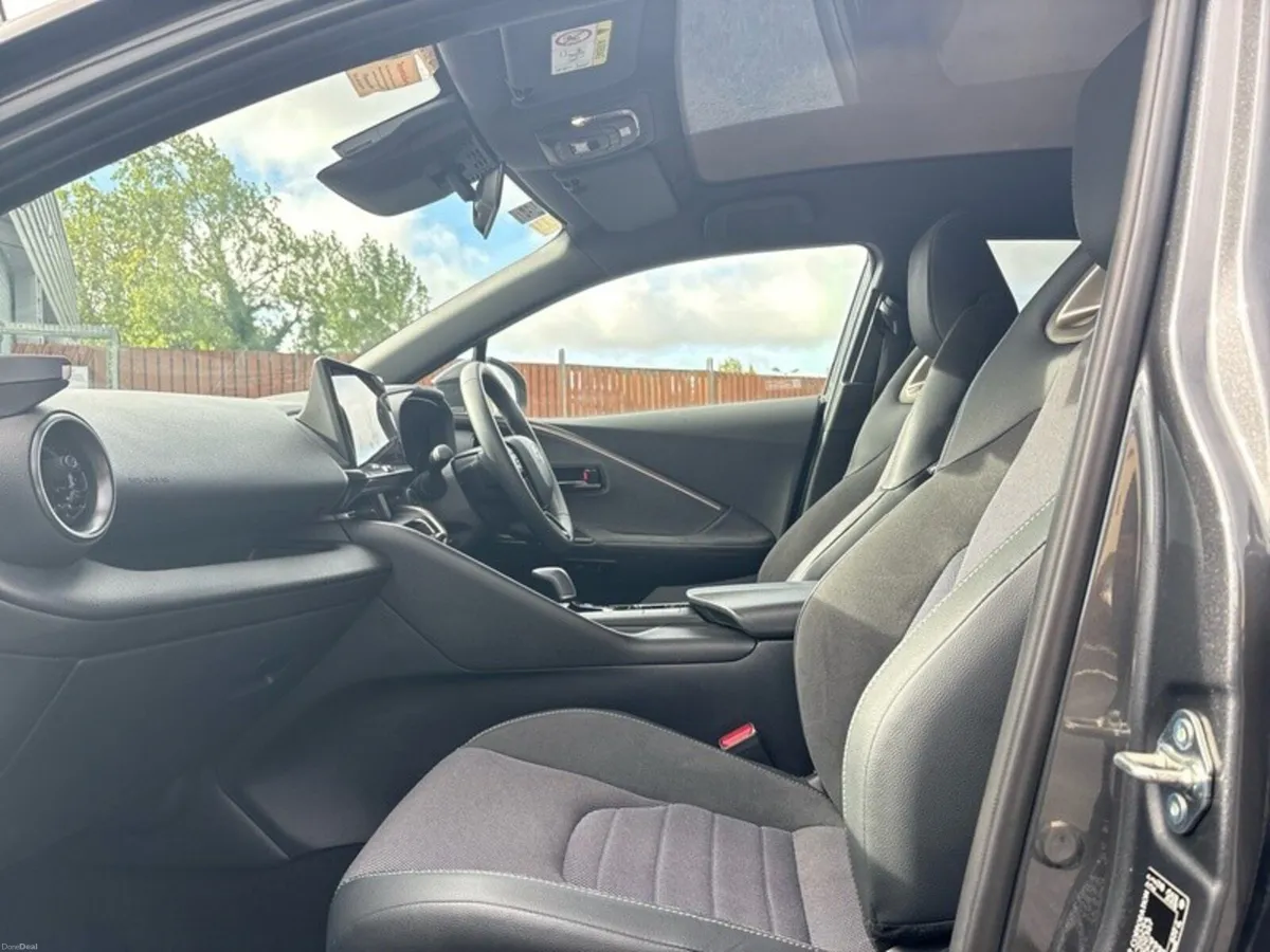 Toyota C-HR HYBRID SOL - Image 6