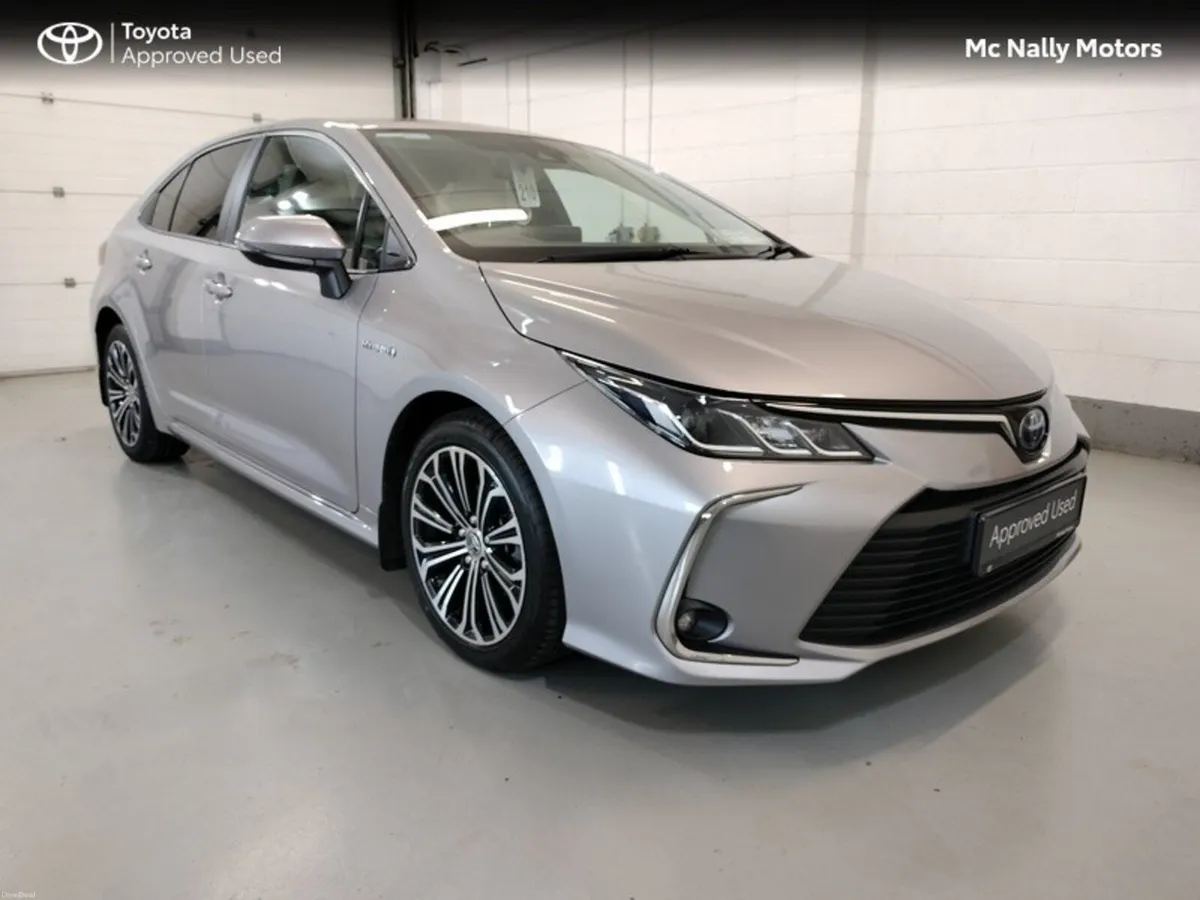 Toyota Corolla HYBRID LUNA SPORT SALOON - Image 1