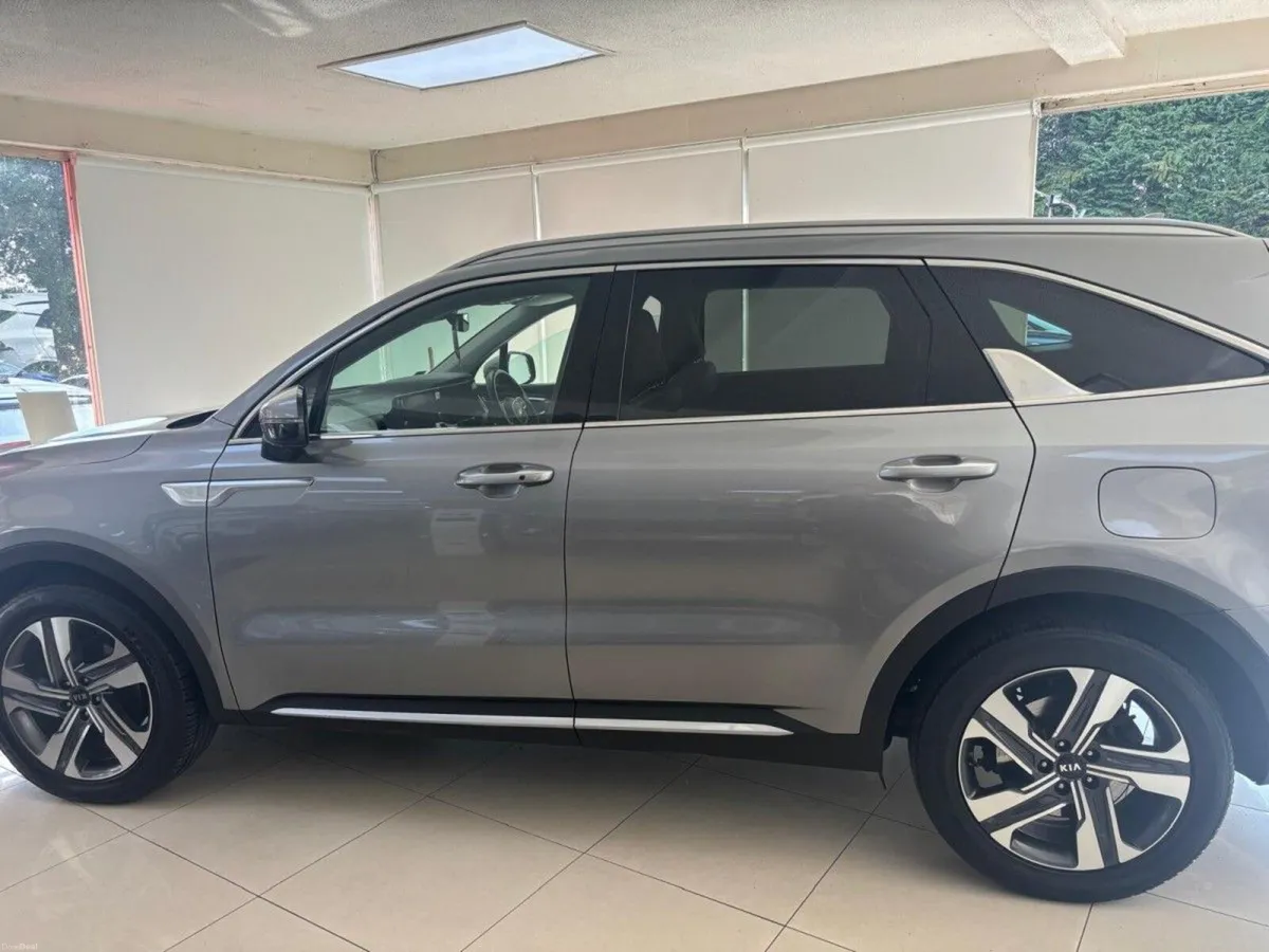 Kia Sorento PHEV K4  7 Seat Auto - Image 4