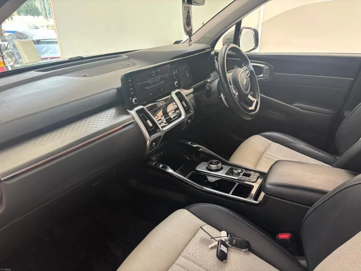 Kia Sorento PHEV K4  7 Seat Auto - Image 6