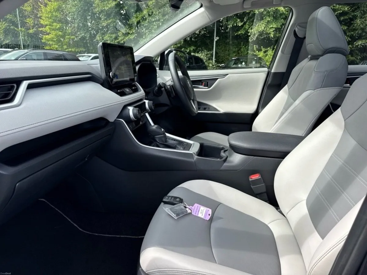 Toyota RAV4 HYBRID PLATINUM FWD - Image 6