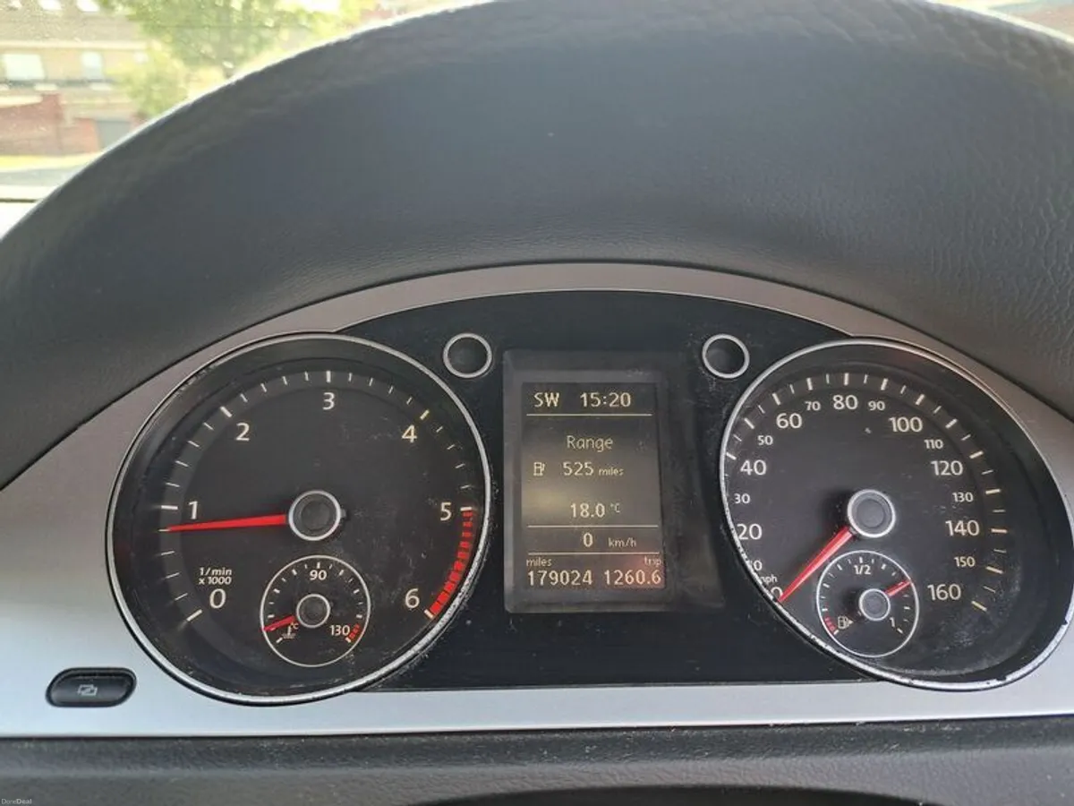 2008 Volkswagen Passat - Image 2