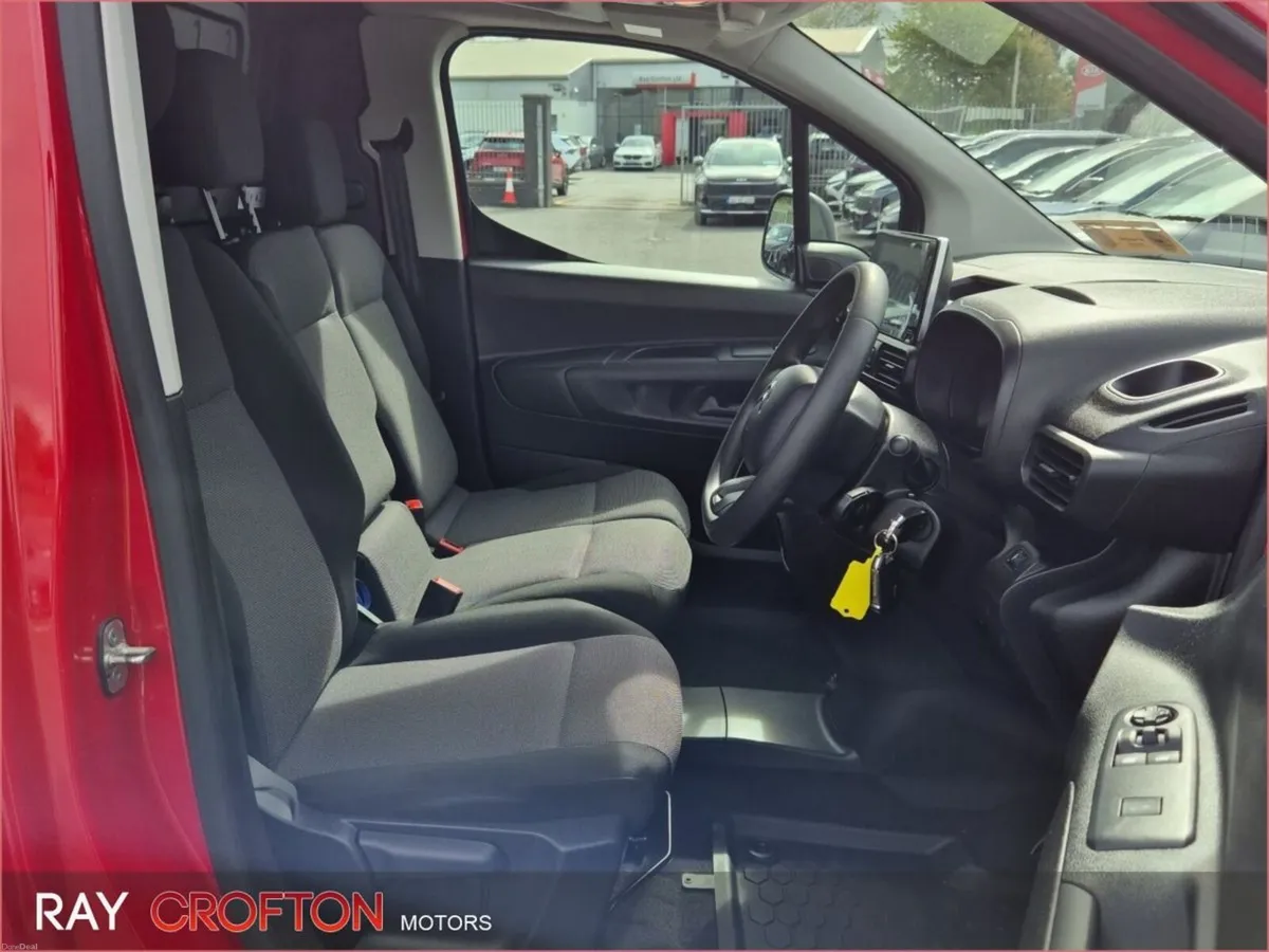 Citroen Berlingo -TOUCH MWB 5 seats 50kWh 136 hp + - Image 4