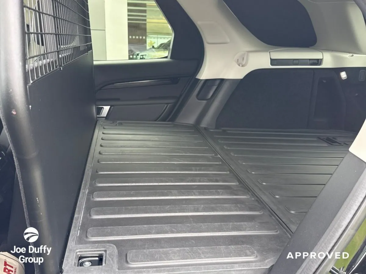 Land Rover Discovery 3.0 SD6 SE COMMERCIAL - Image 5