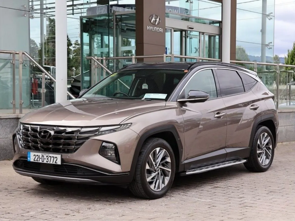 Hyundai Tucson 2WD Executive Plus w 2 Tone Roof - Image 3