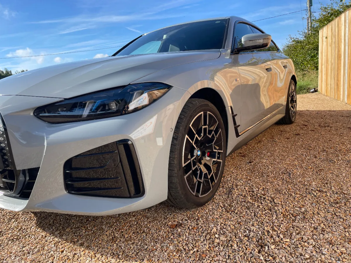 BMW i4 EDRIVE40 M SPORT ELECTRIC 84 Kwh. - Image 3
