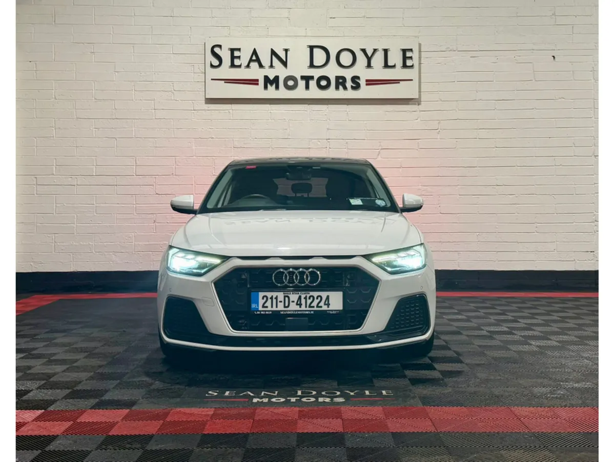 Audi A1 1.0L PETROL 5DR AUTOMATIC 2 TONE - Image 2