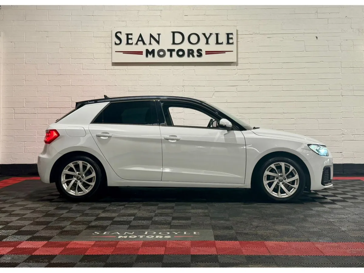 Audi A1 1.0L PETROL 5DR AUTOMATIC 2 TONE - Image 4
