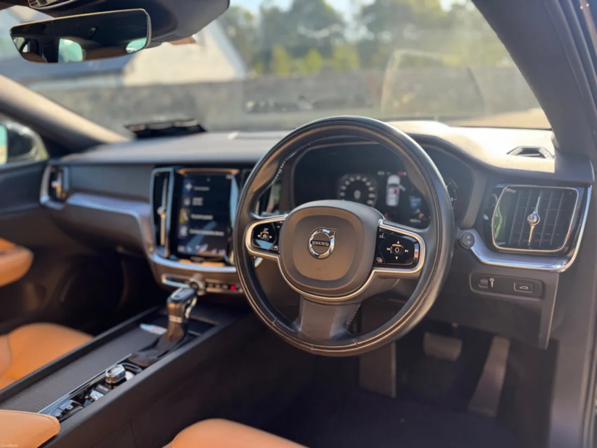 Volvo V60 D3 MOMENTUM 5DR AUTO - Image 5