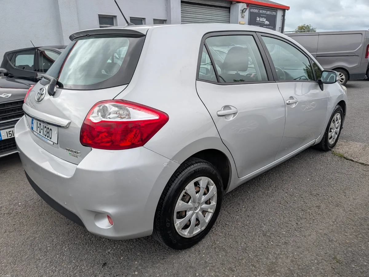 Toyota Auris tax and test 06/2017 - Image 4