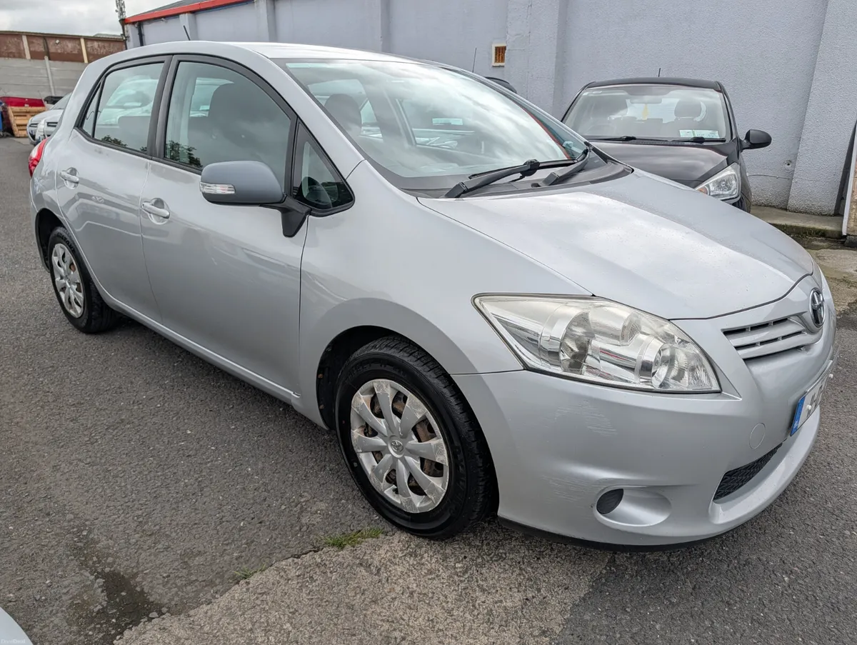 Toyota Auris tax and test 06/2017 - Image 5