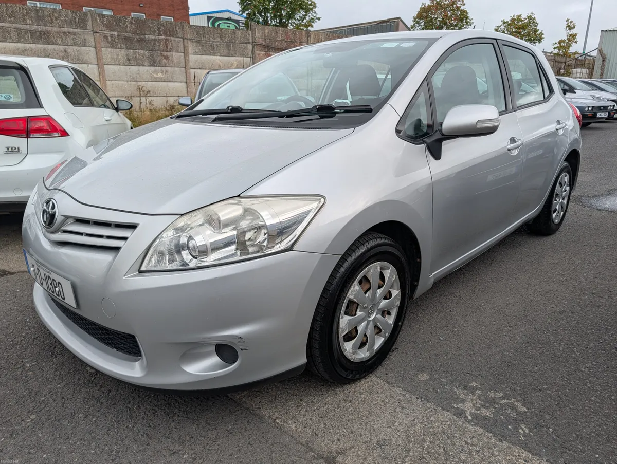 Toyota Auris tax and test 06/2017 - Image 1