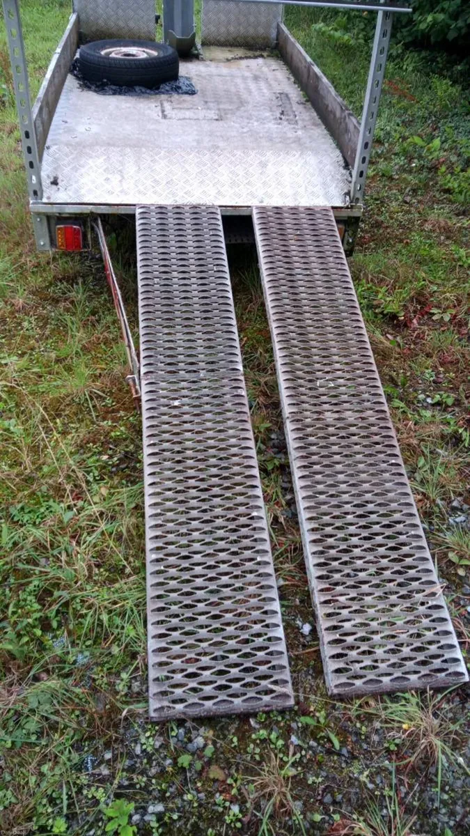 Car and trailer swap - Image 1