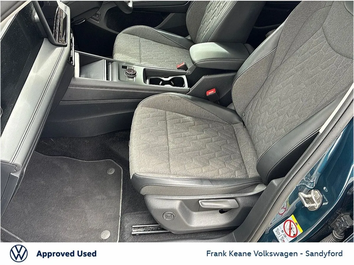 Volkswagen Tiguan *New Model Launch Edition* 2.0 T - Image 3