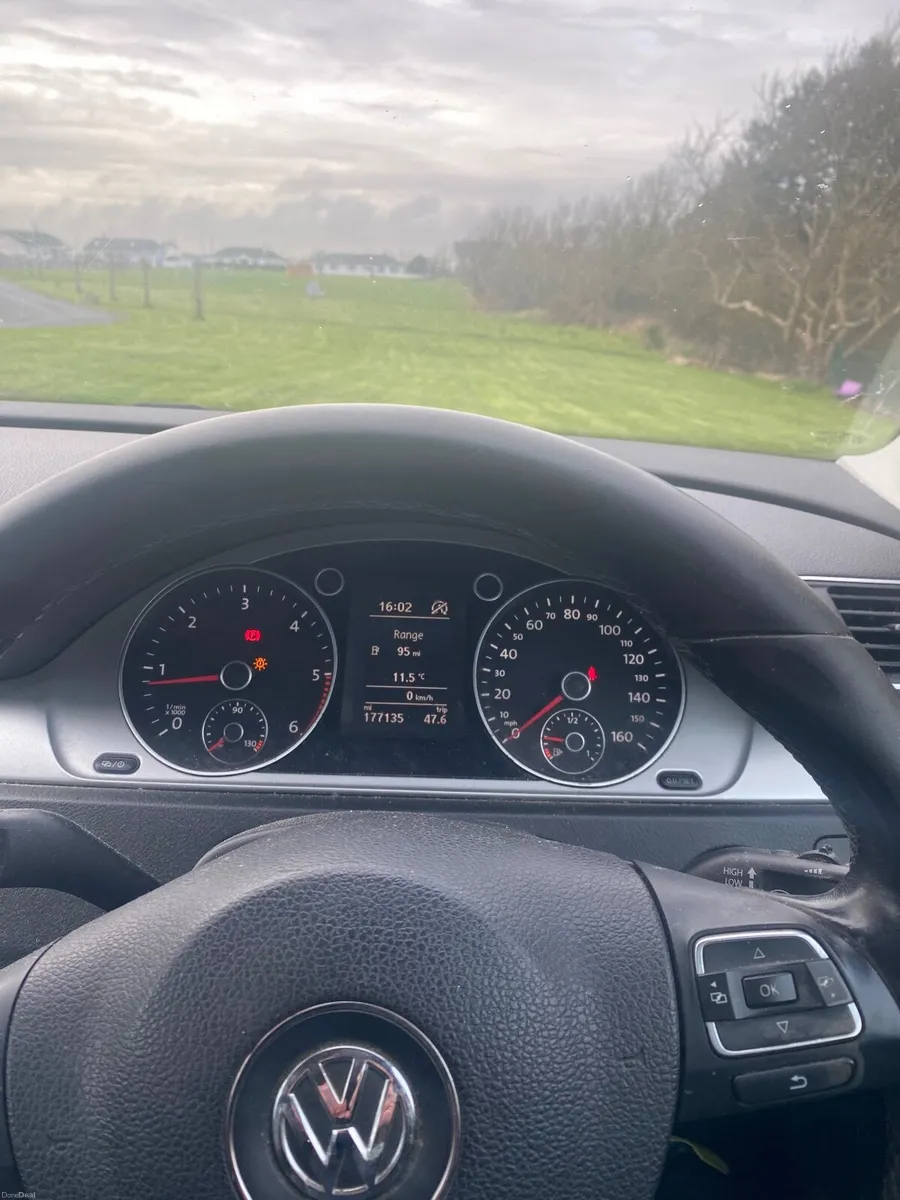 Volkswagen Passat 2014 - Image 2