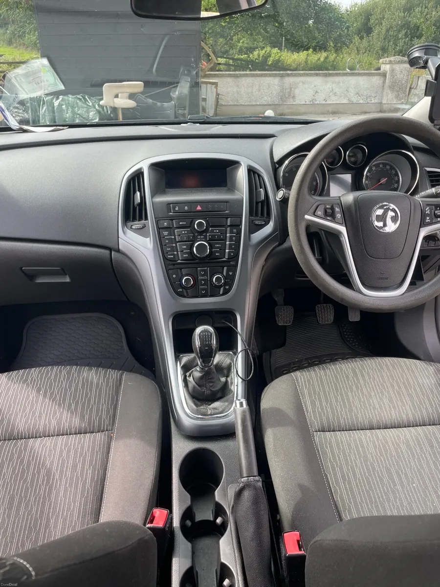 Vauxhall Astra 2014 - Image 5