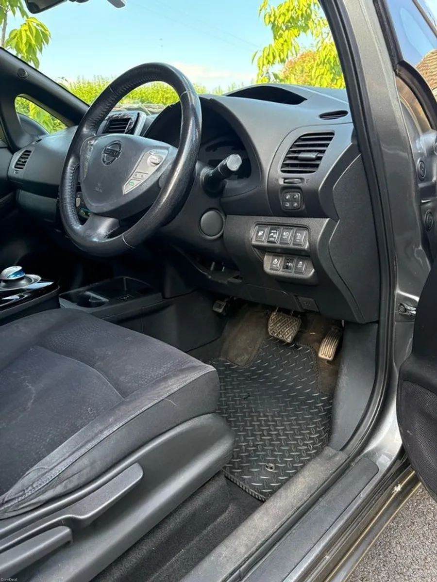 2017 Nissan Leaf - Image 3