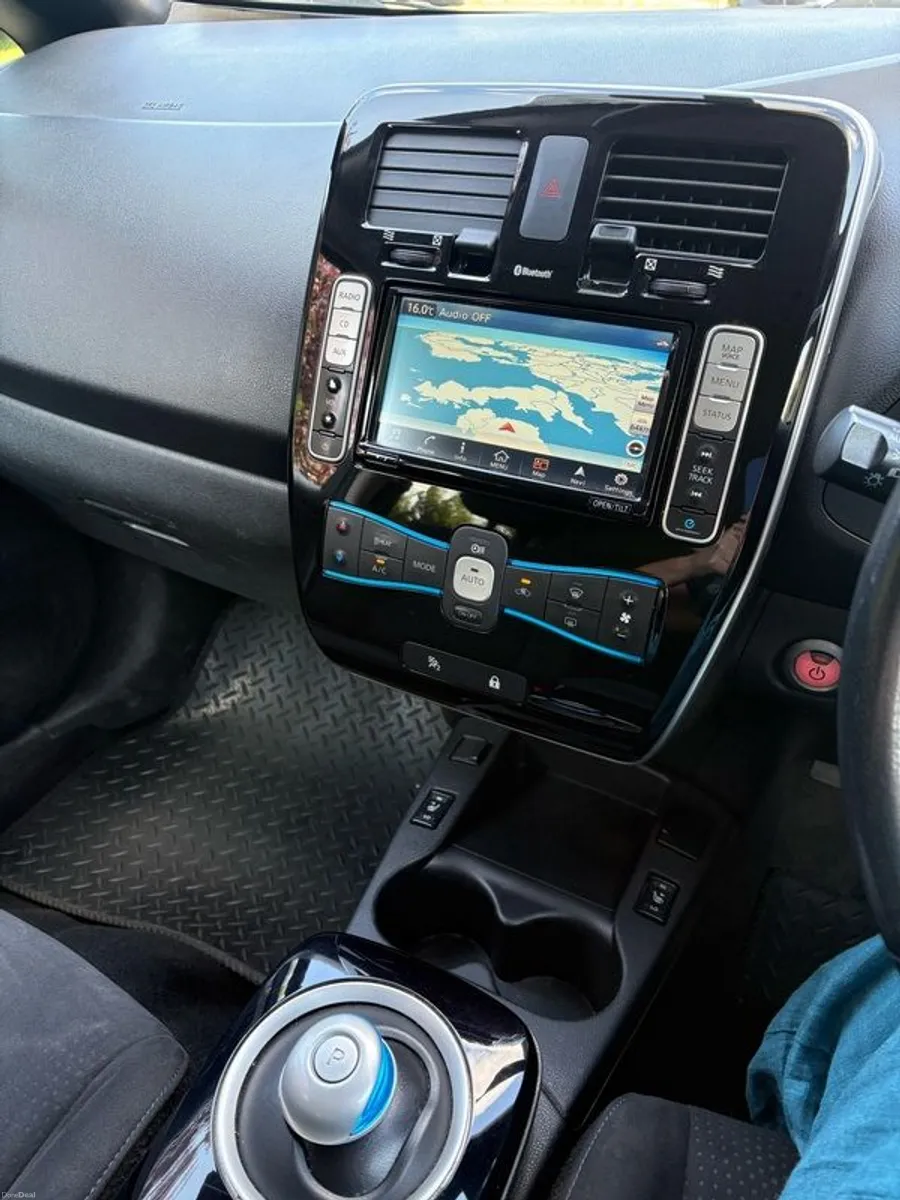 2017 Nissan Leaf - Image 5