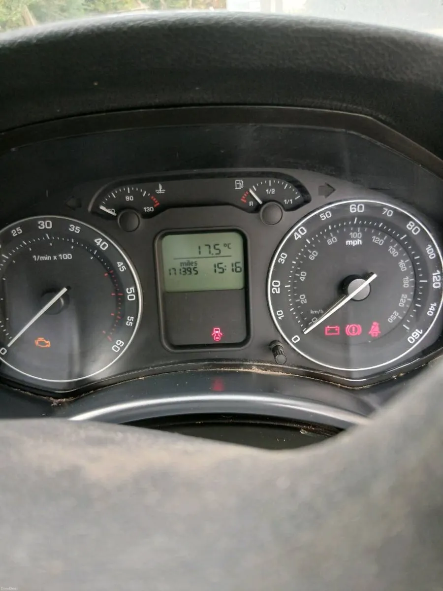 Skoda octava car - Image 2