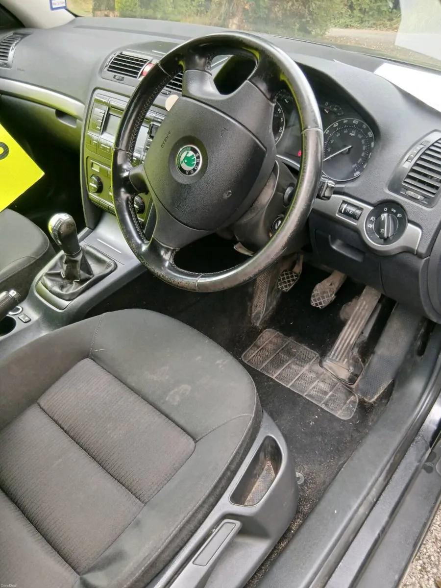 Skoda octava car - Image 4