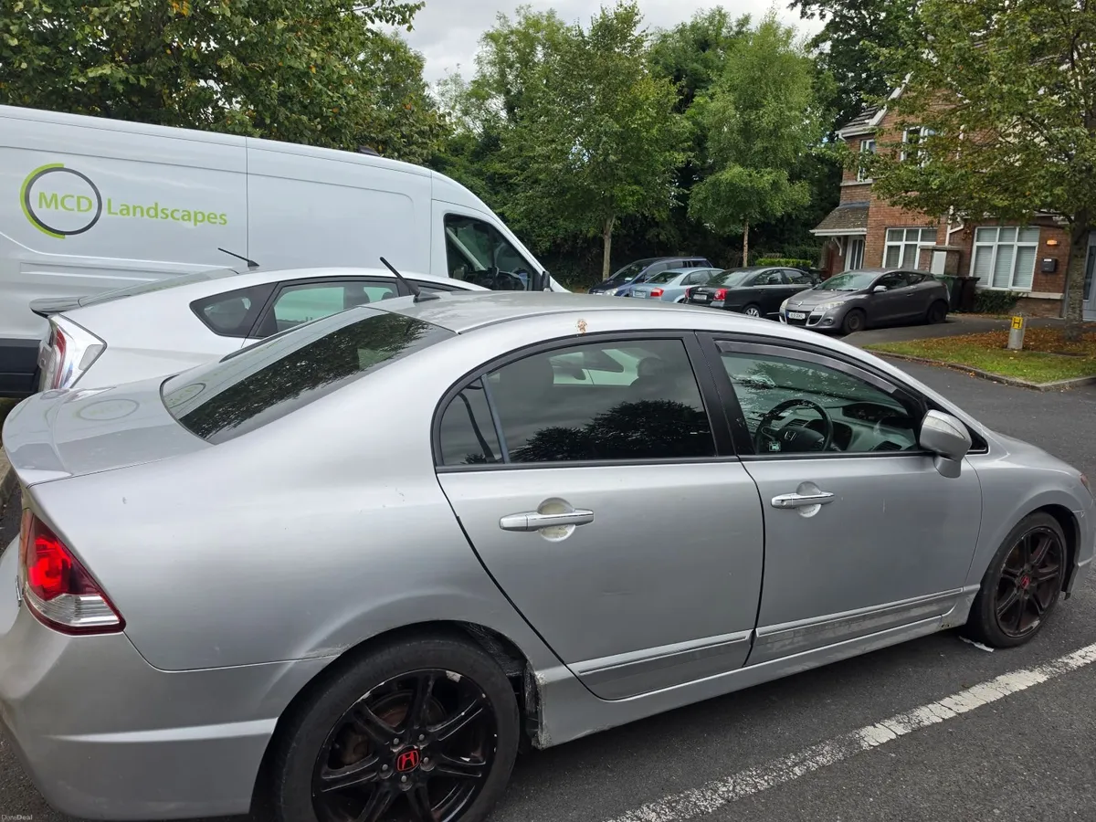 Honda Civic 2010 - Image 2
