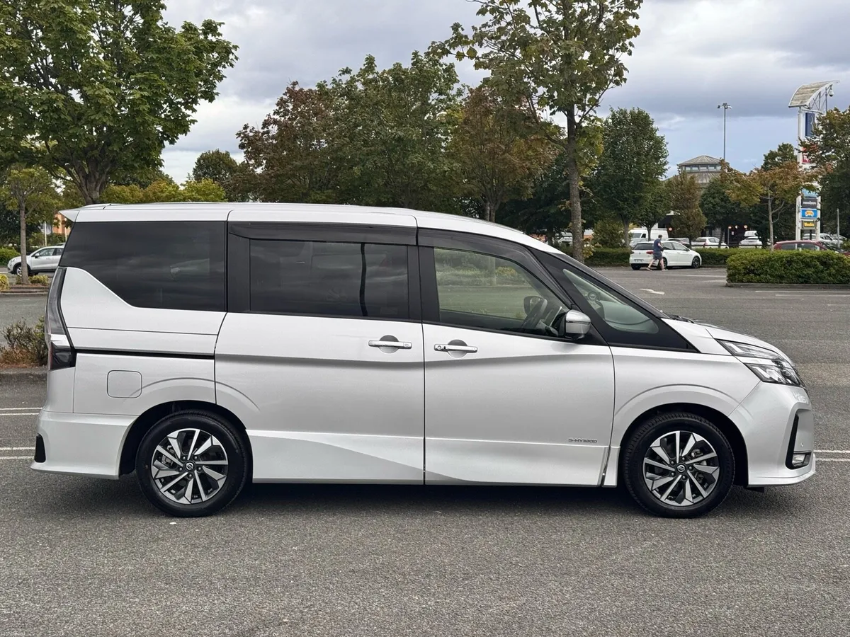 Nissan Serena 2.0 Hybrid 2022 Hight SPEC - Image 6
