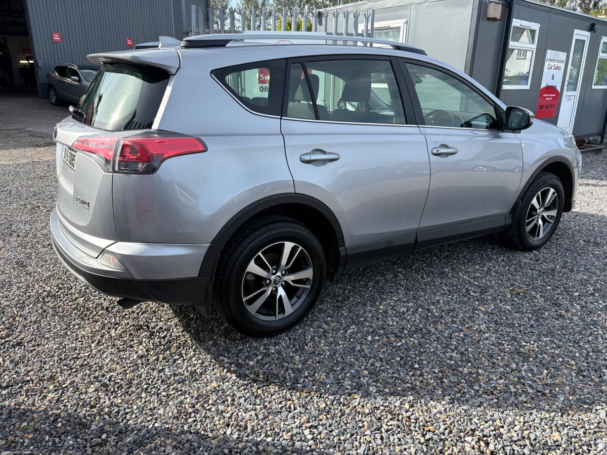 2018 Toyota RAV4 Luna sport - Image 3