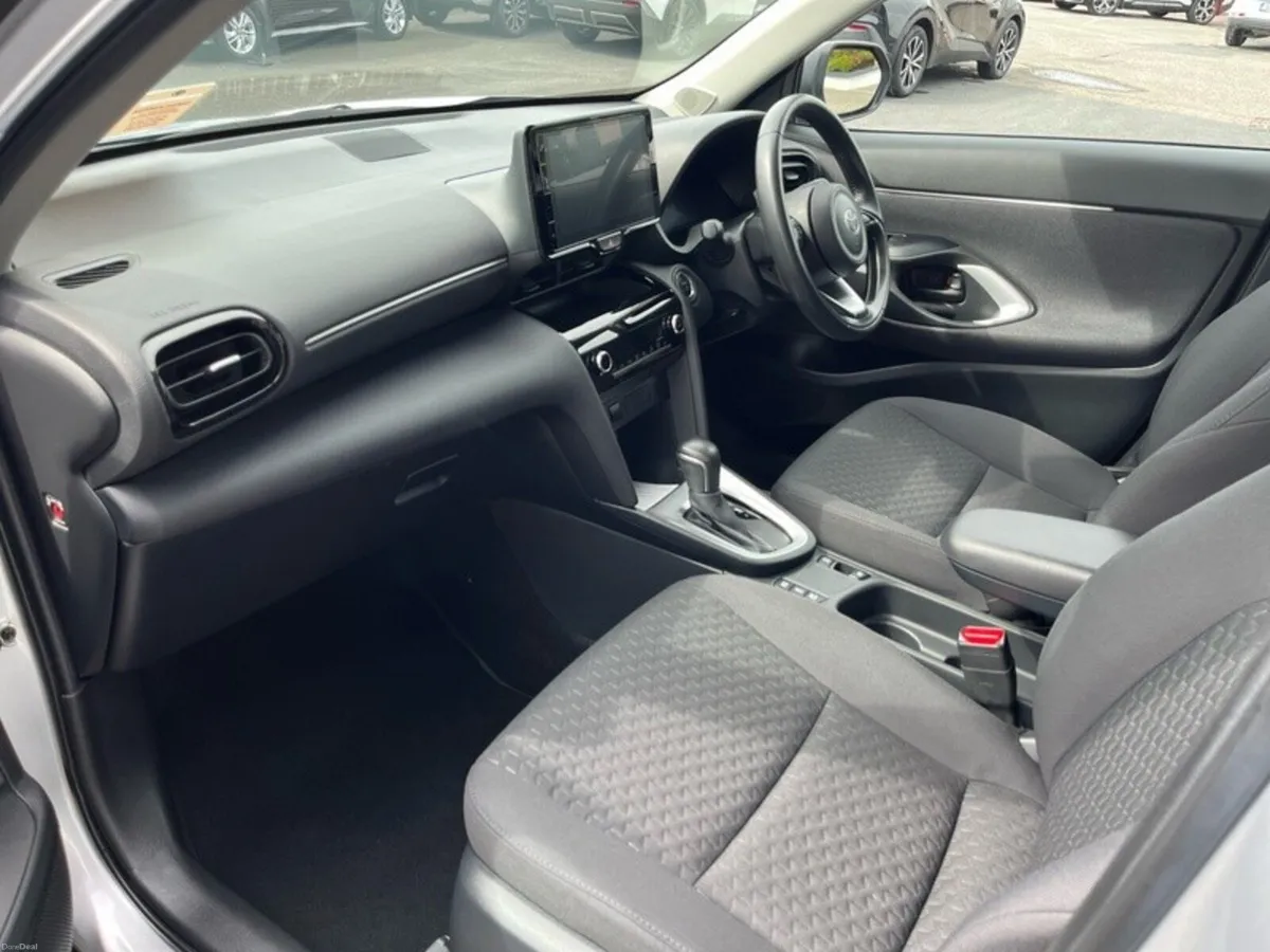 Toyota Yaris Cross YARIS CROSS LUNA - Image 6